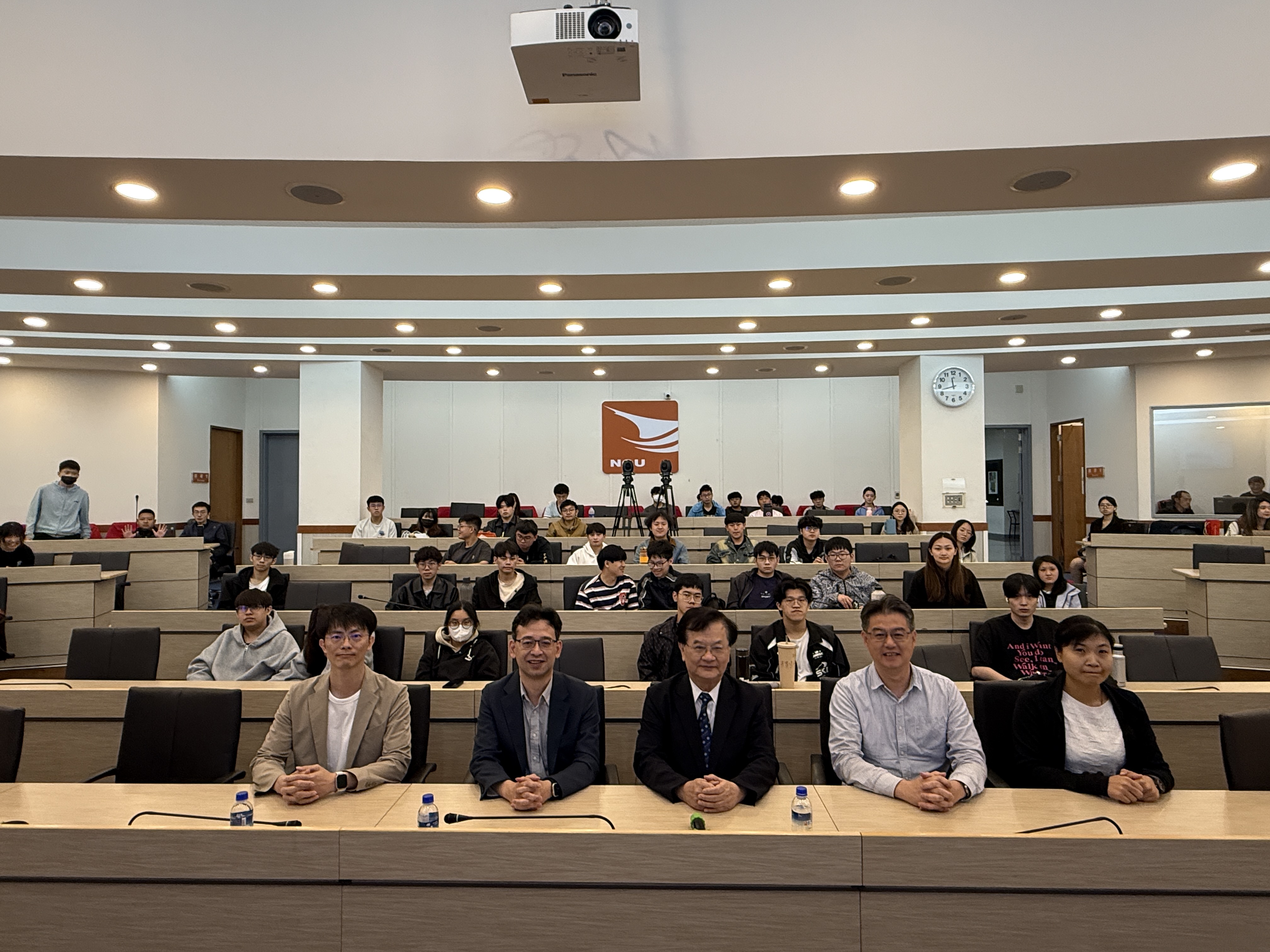 114-2僑領講座-蘇玉龍榮譽教授蒞校演講